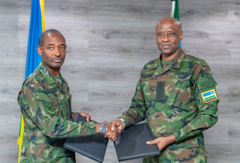 General Jean Bosco Kazura yahererekanyije ububasha na Lt General ...